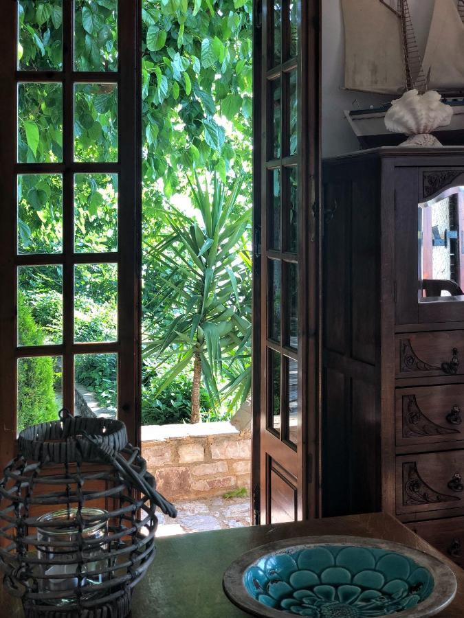 Gaia Guest House Каламата Екстер'єр фото