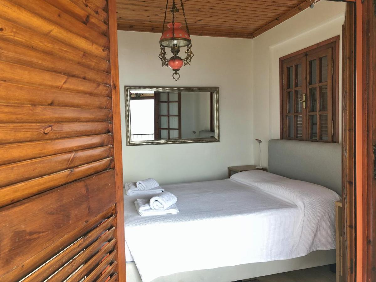 Gaia Guest House Каламата Екстер'єр фото